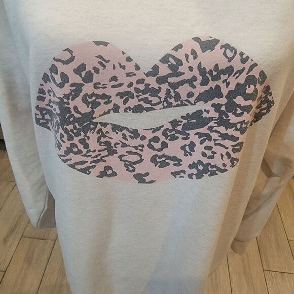 Wildfox Graphic Sweatshirt. Size L. - Picture 9 of 9